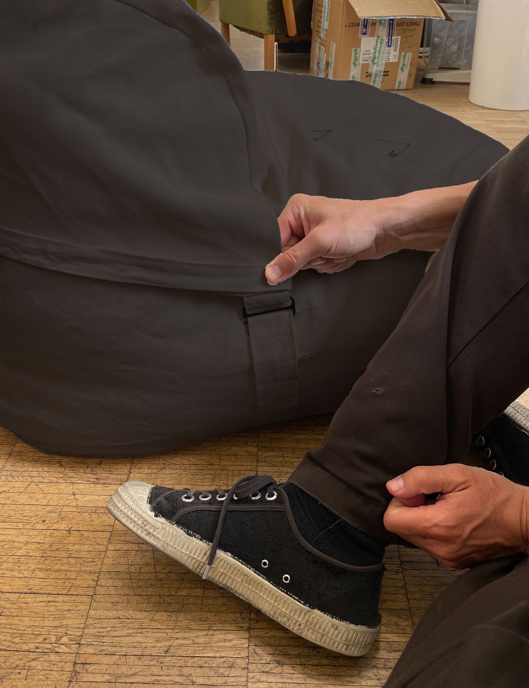 Microsofa_Black_2e0bbf75-769a-4d27-8741-f213dc094e29.jpg